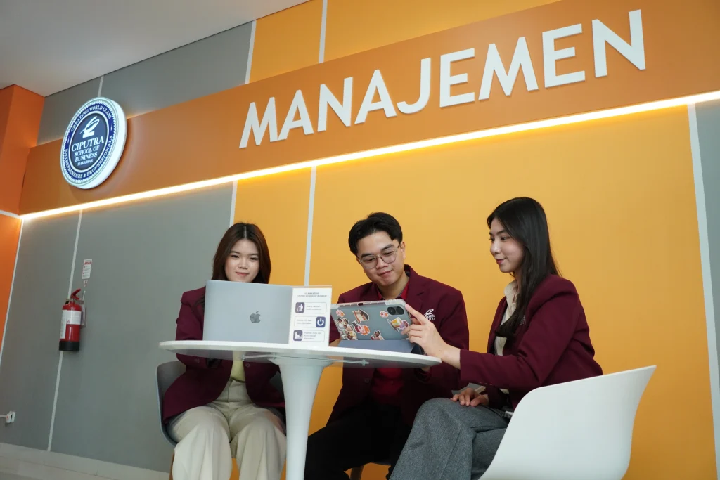 orang yang cocok masuk jurusan manajemen​