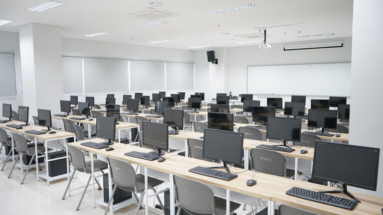 Lab Komputer Kampus Ciputra Makassar