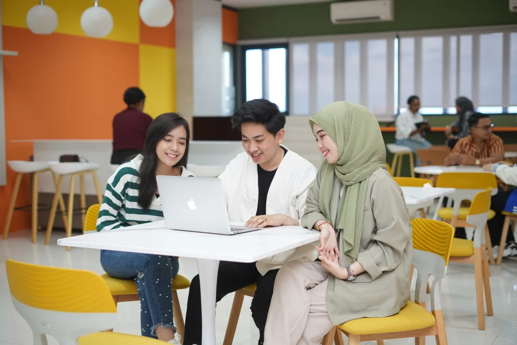 kampus swasta